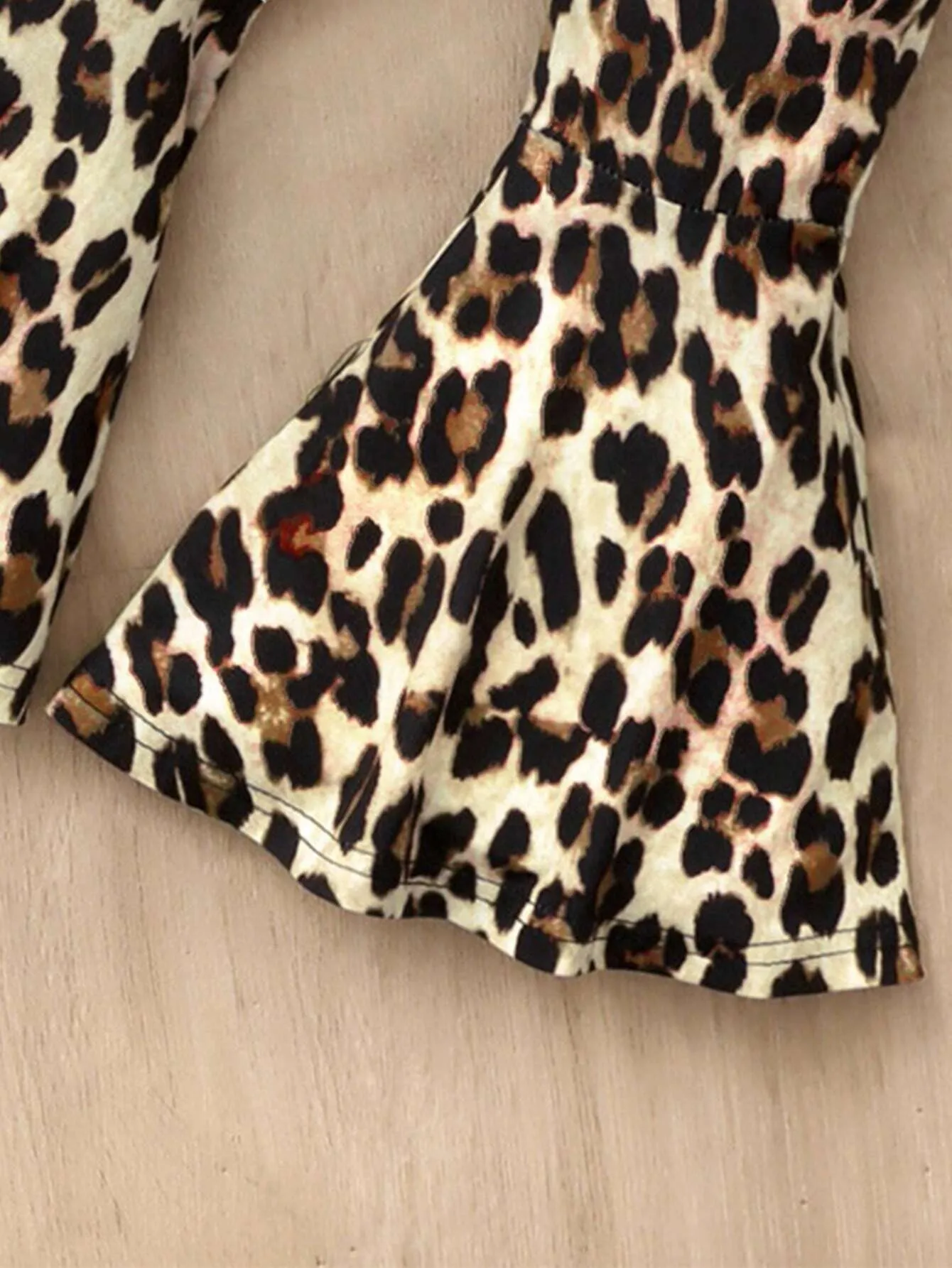 2pcs Cartoon Girl Print Crew Neck Long Sleeve Sweatshirt & Leopard Bell-Bottom Pants Casual Suit, Autumn