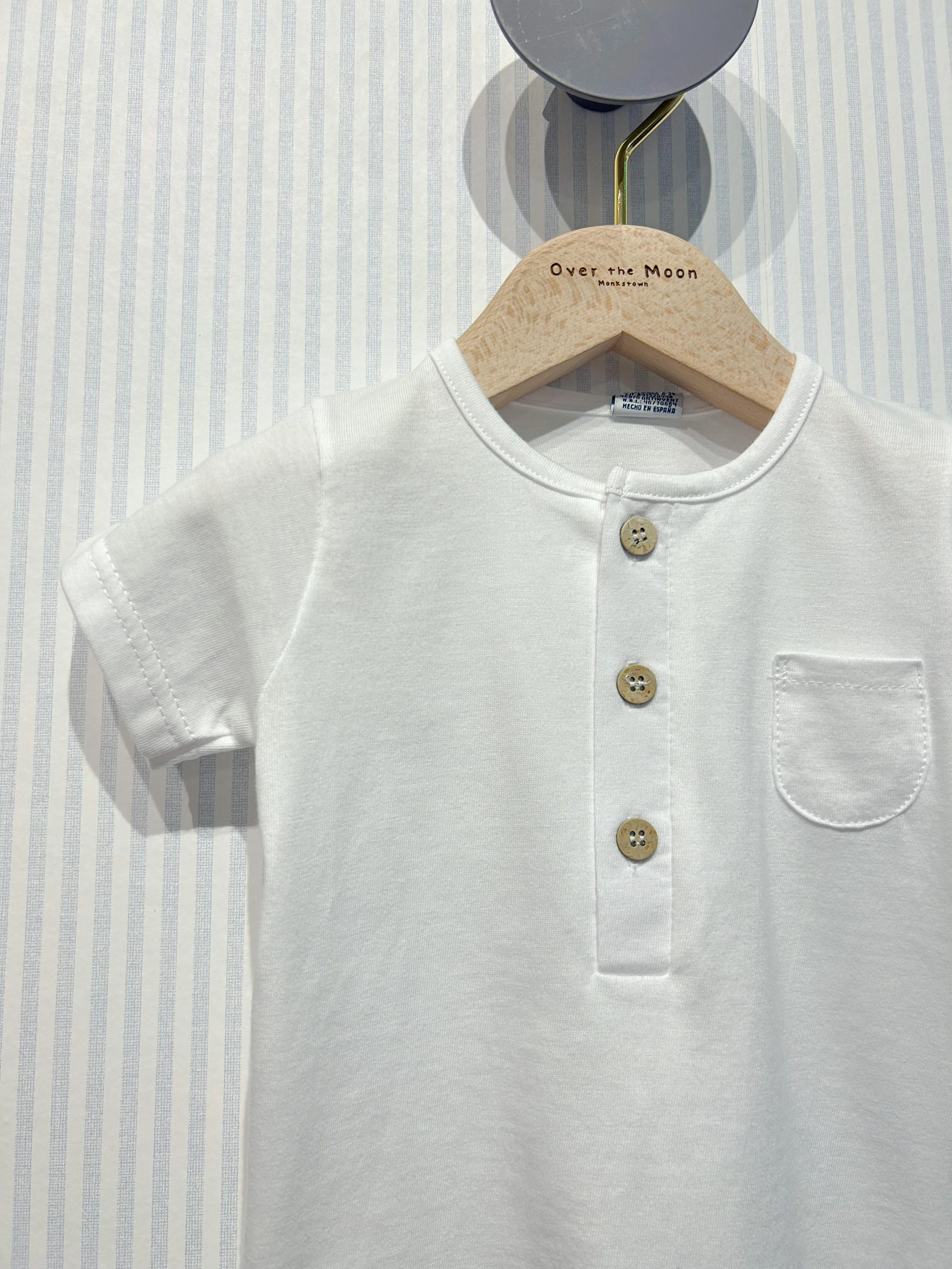 Buttoned T-shirt