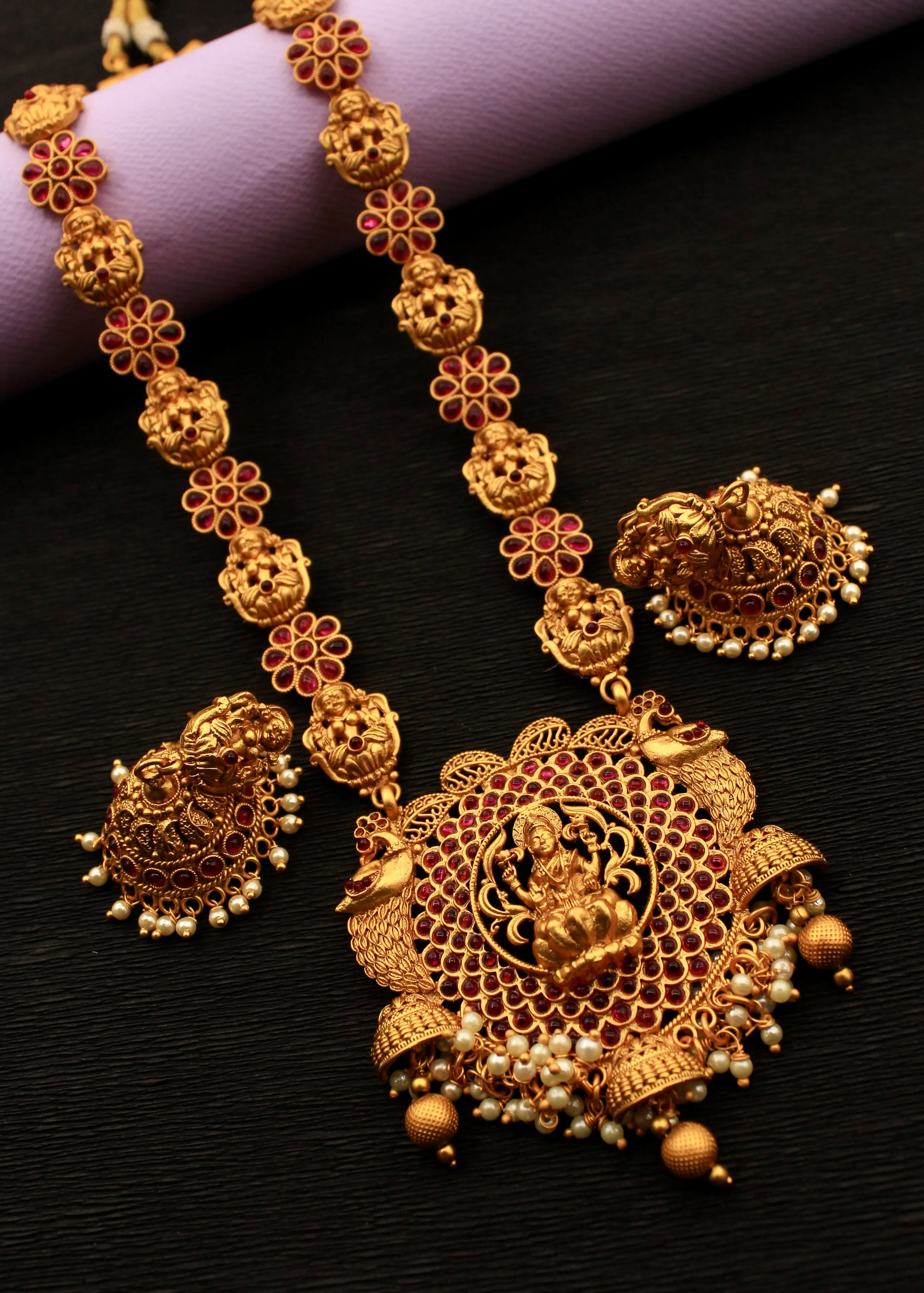 CAPTIVATING MATTE NECKLACE