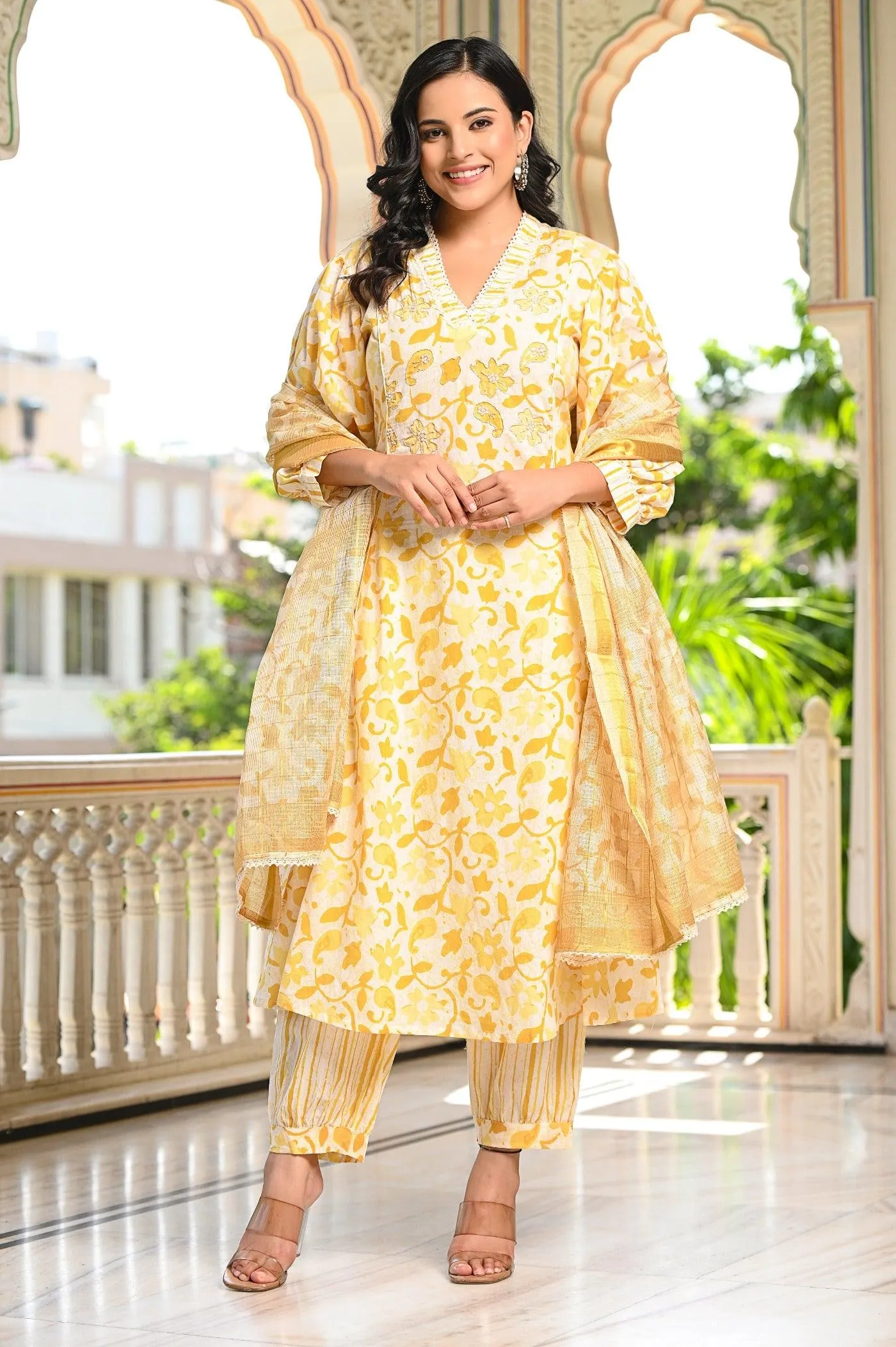 Flower Print V-Neck Dupatta Kurtis Set